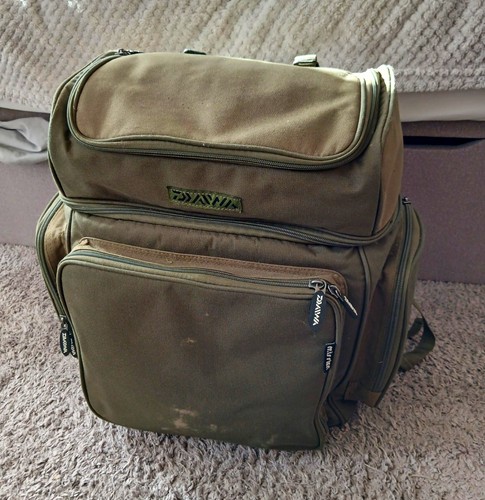 Daiwa green fishing backpack - green,